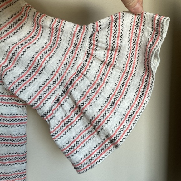 Max Studio Zigzag Bell Sleeve Top - Picture 4 of 7